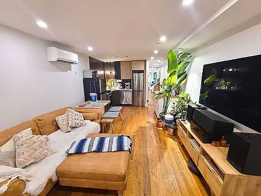 4th image of 232 Quincy St #2A