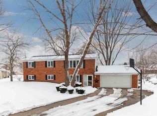 2148 Lincolnwood Dr, East Moline, IL 61244
