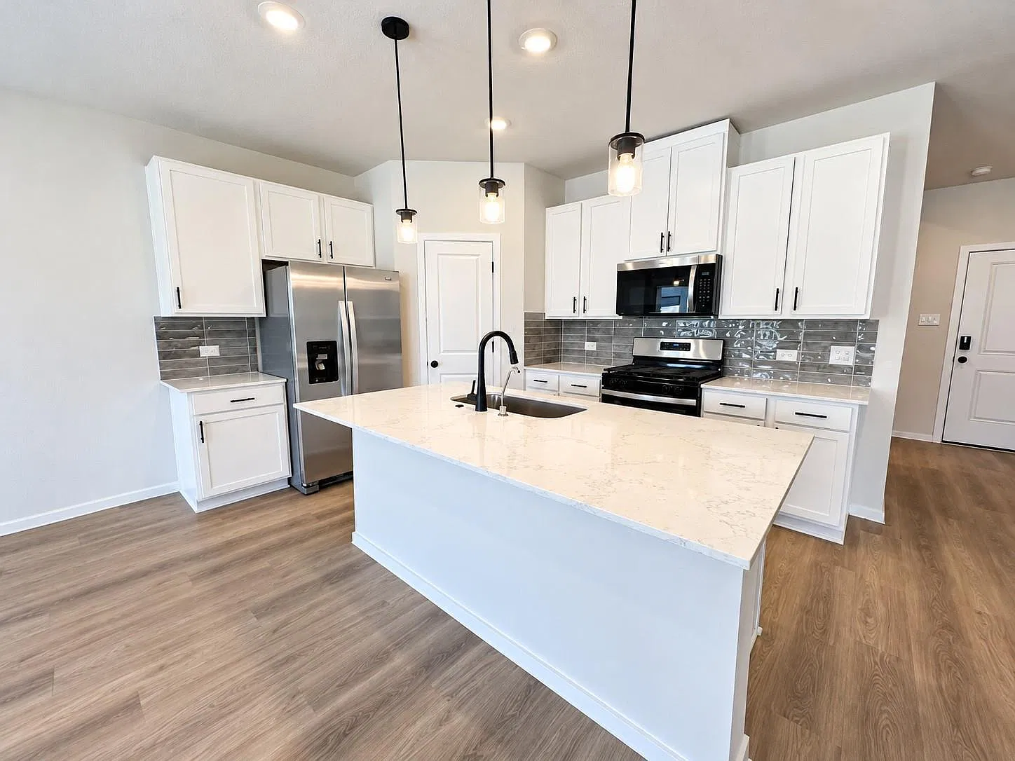 4 bed, 3.0 bath, 2173 sqft, $2,600 — Photo 4