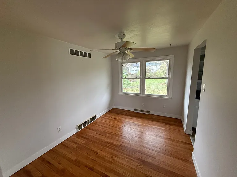 211 Bourn Ave — Photo 7
