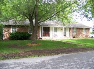 914 S Rollins St, Centralia, MO 65240
