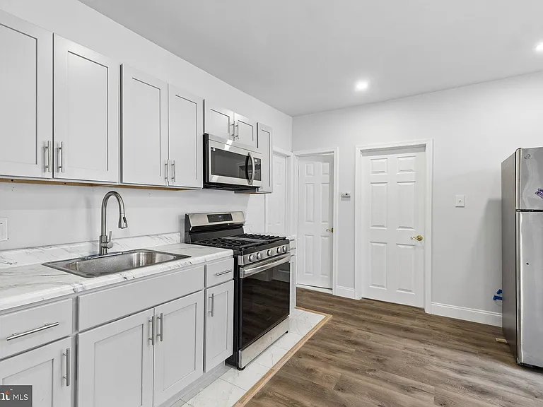 124 Lexington Ave #1 — Photo 5