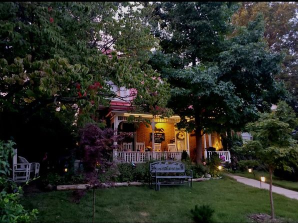 207 E 4th St