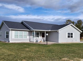 100 Eisenhower St, Hopedale, IL 61747