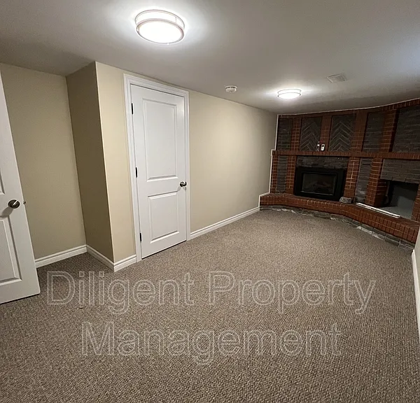 596 Garside Dr — Photo 24