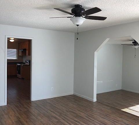 2nd image of 581 Elaine St
