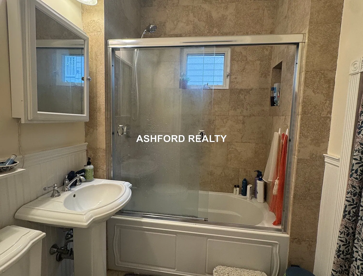 2 bed, 1.0 bath, $2,200 — Photo 2