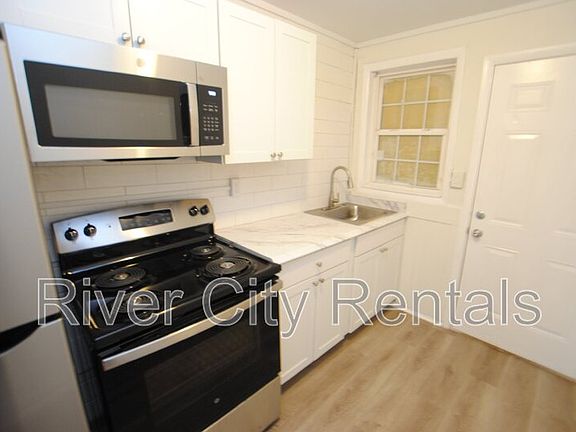 3rd image of 321 10th St S #321