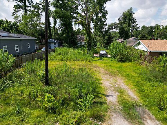 4th image of 8322 Carolwood Dr