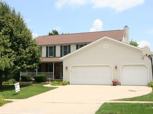 2413 Clarkson Ln, Bloomington, IL