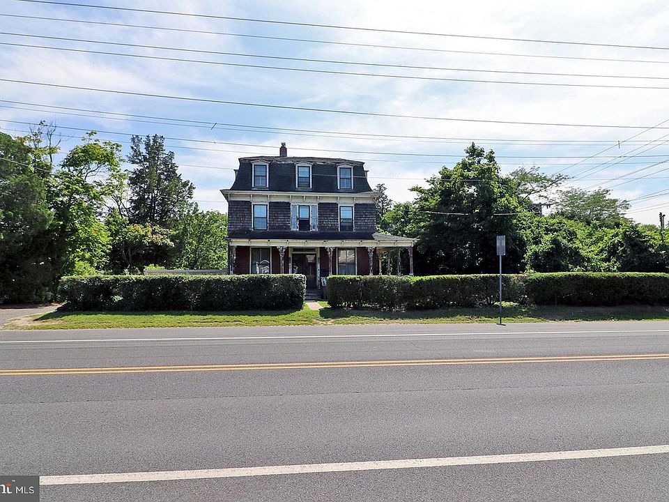 1st image of 105 E Bay Ave