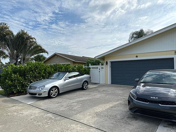 4th image of 5010 Woodstone Cir N