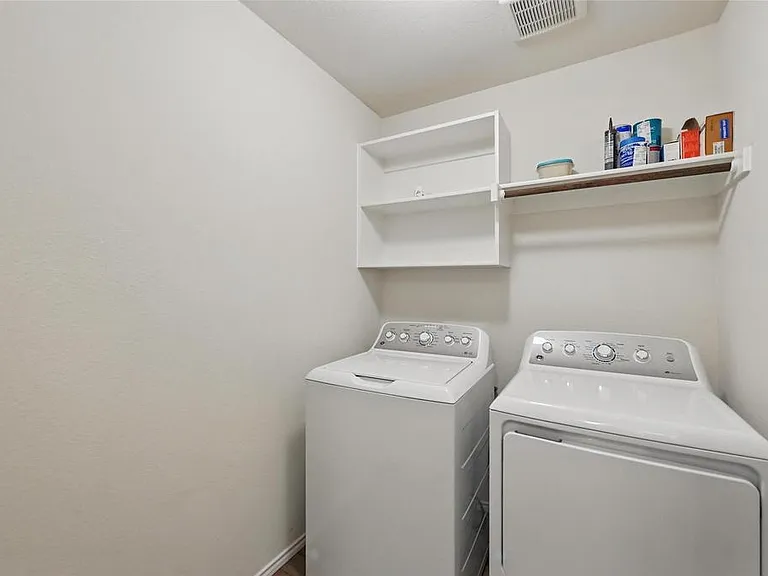 837 Amberwood Ct — Photo 29