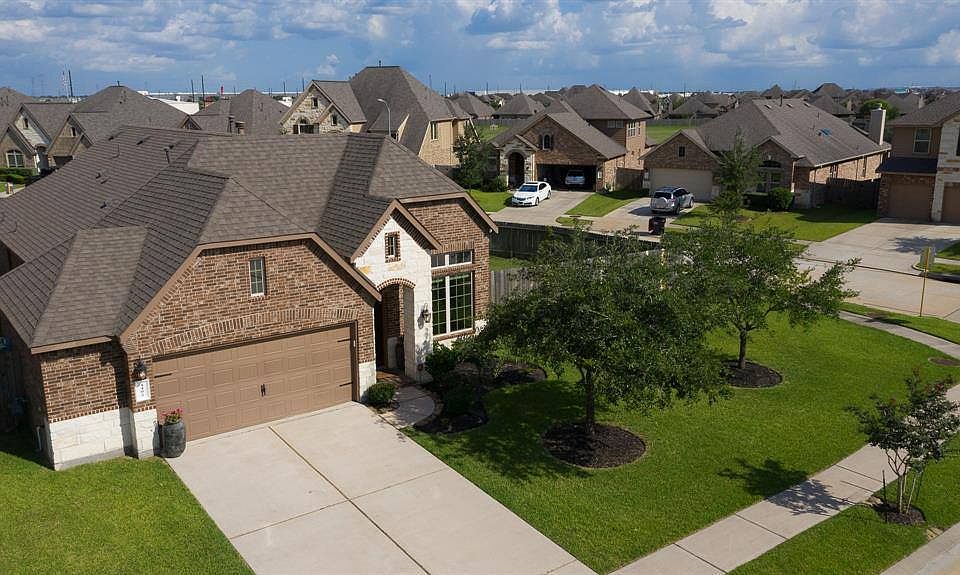 1st image of 4402 Fenetre Forest Ln