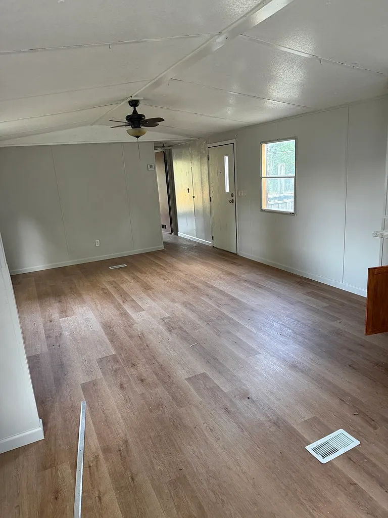 Charming 2-Bedroom 1.5 Bath Home in Neosho, Missouri — Photo 1
