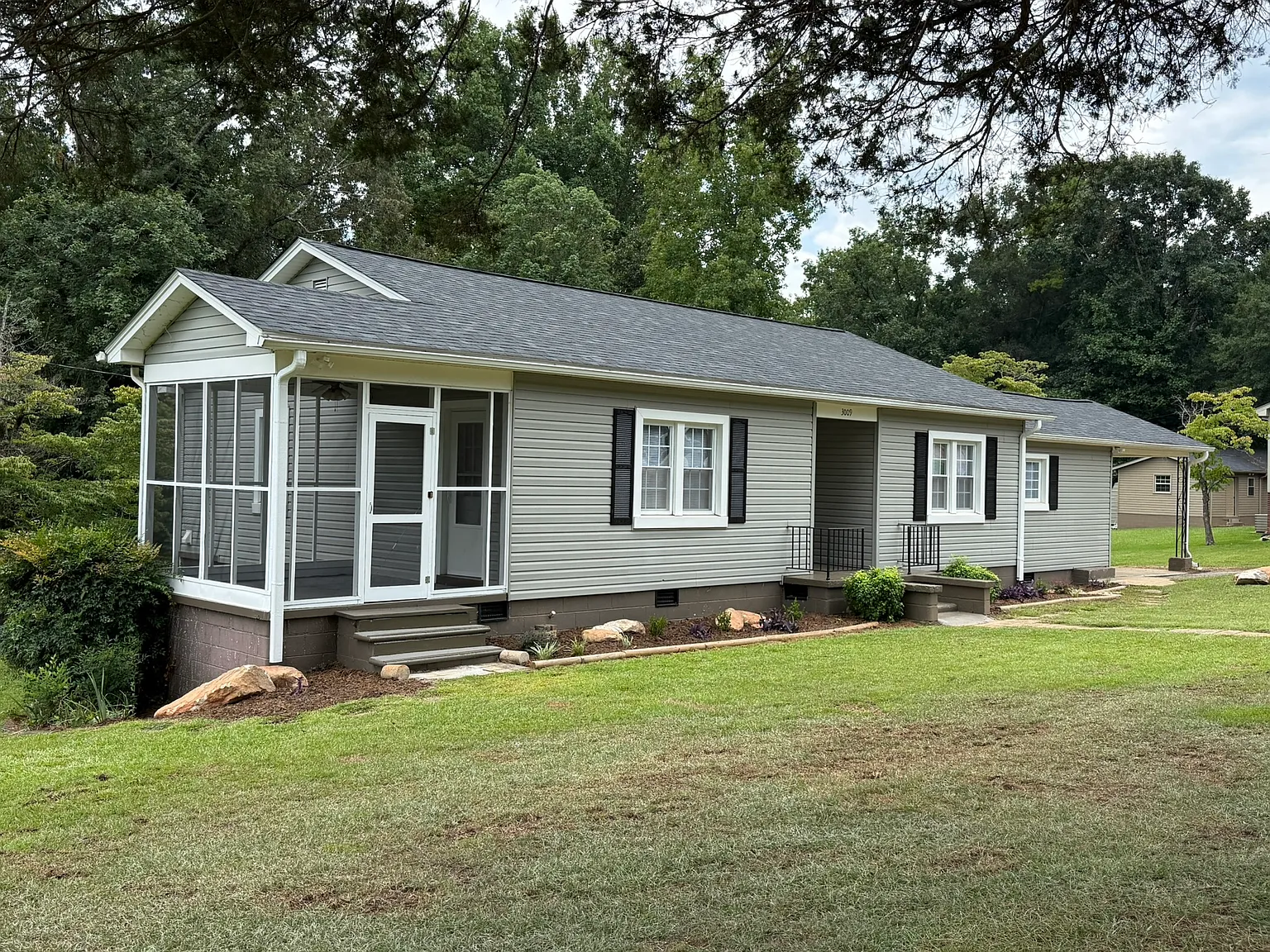 3 bed, 1292 sqft, $1,600 — Photo 3