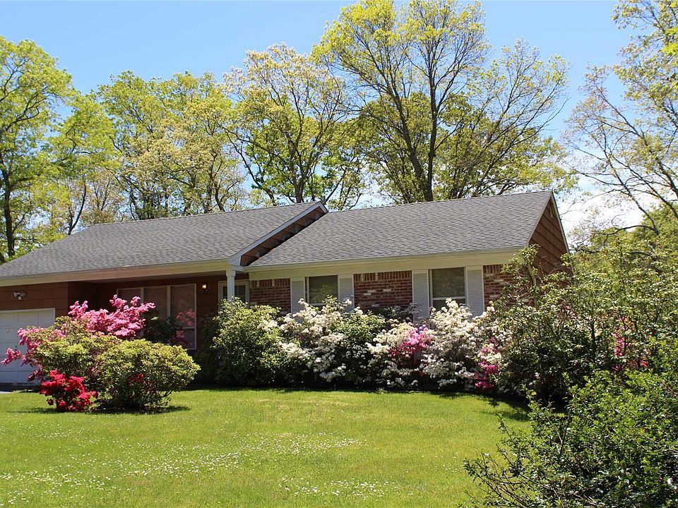 1st image of 9 Maple Wood Ln
