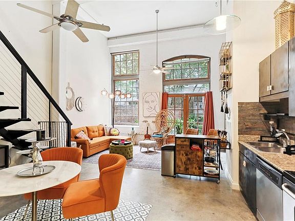 4th image of 920 Poeyfarre St APT 112