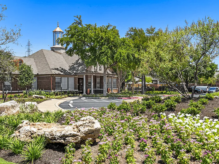 The Estate on Quarry Lake Apartment Homes — Photo 16