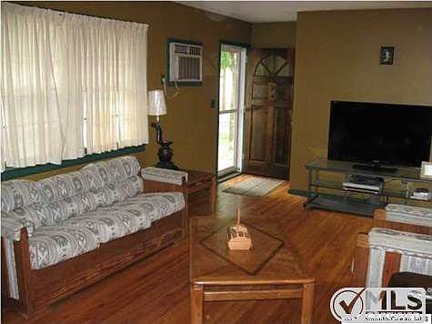 2nd image of 2412 Moore Ave