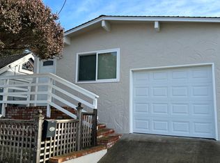 313 7th St, Pacific Grove, CA 93950