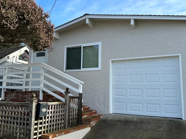 313 7th St, Pacific Grove, CA 93950