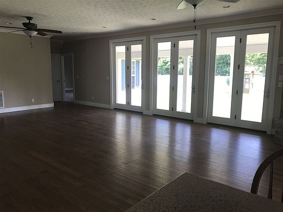 4th image of 128 Applewood Dr