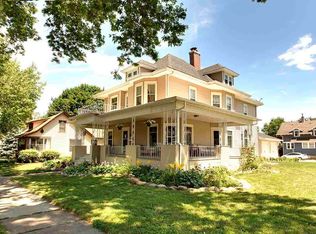 522 Tremont St, Cedar Falls, IA 50613
