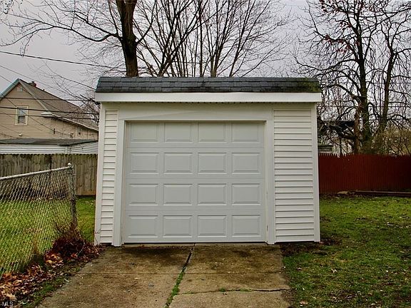 3rd image of 4485 W 174th St