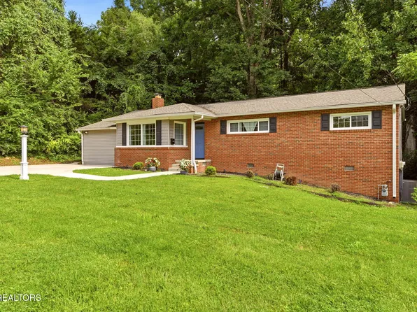 360 East Dr, Oak Ridge, TN 37830