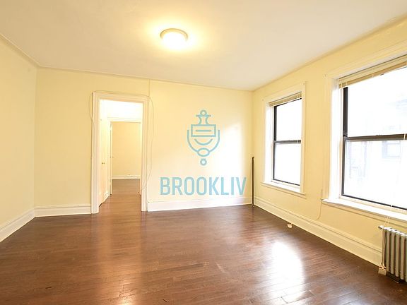 3rd image of 2016 Regent Pl APT 1D
