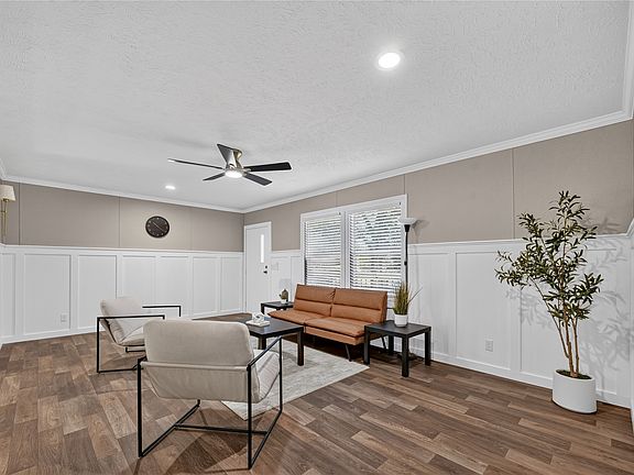 5th image of 451 Shady Oaks Ln