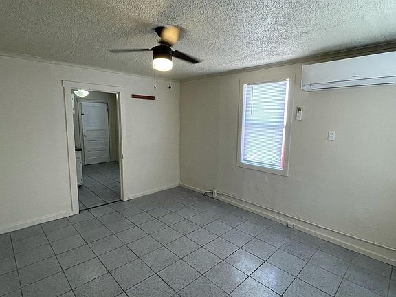 4th image of 4023 Lincoln Ave #1-3