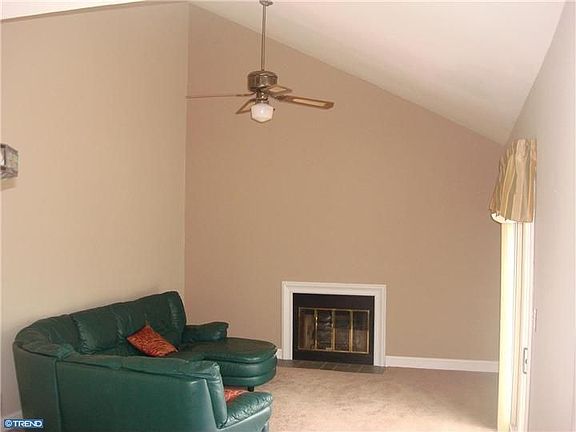 3rd image of 21 Wimbledon Ct