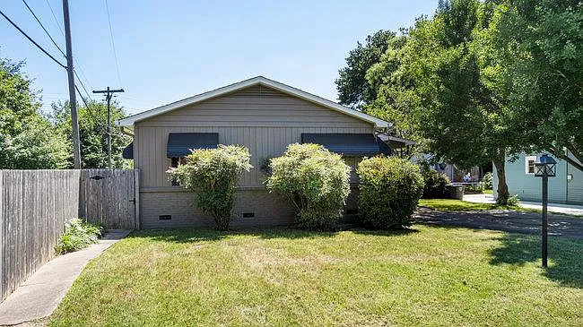 1 bed, 883 sqft, $1,195 — Photo 3