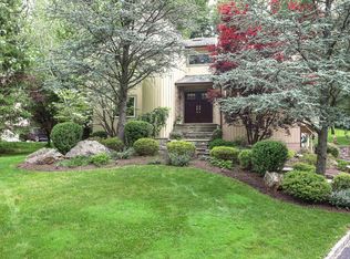 9 Pheasant Run Rd, Pleasantville, NY 10570