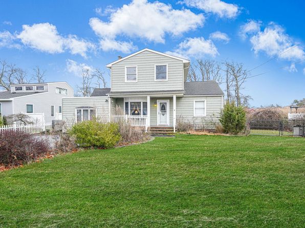 225 Lyman Road, East Patchogue, NY 11772