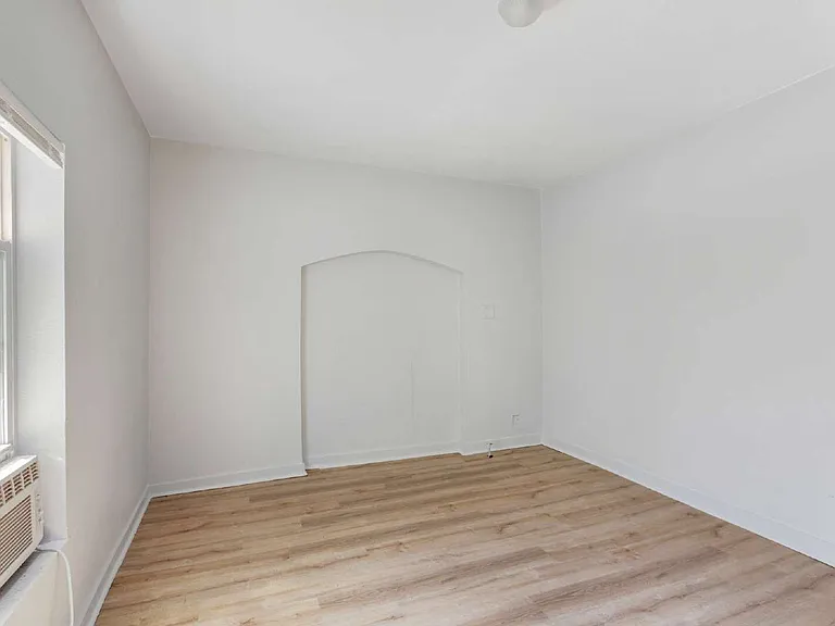 917 W Crawford St — Photo 8