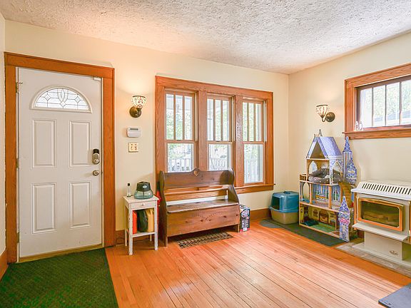 2nd image of 1824 Bradley Ave