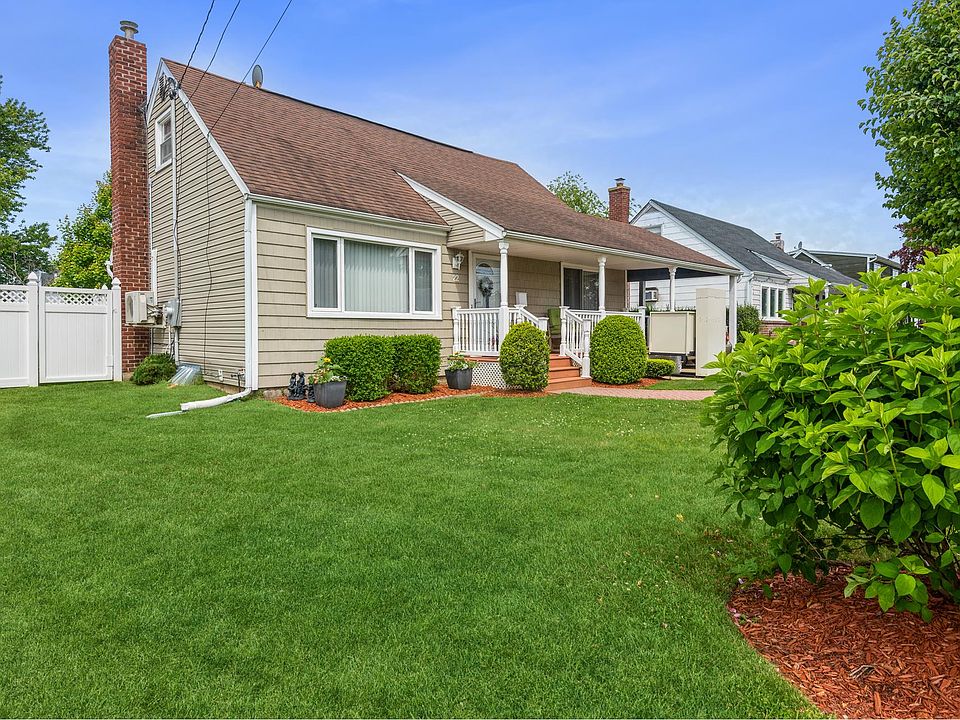 1st image of 22 Mell Dr