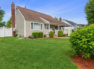 22 Mell Dr, North Babylon, NY 11703