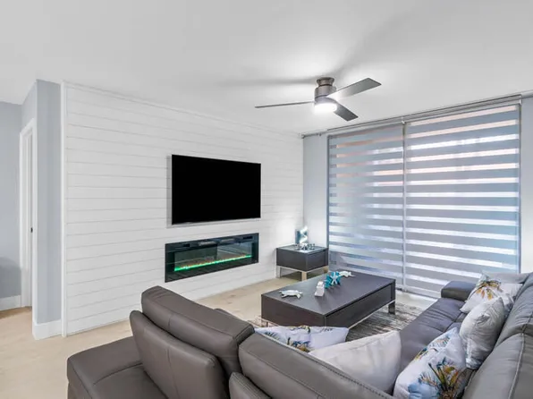 140 Yacht Club Way #107, Hypoluxo, FL 33462
