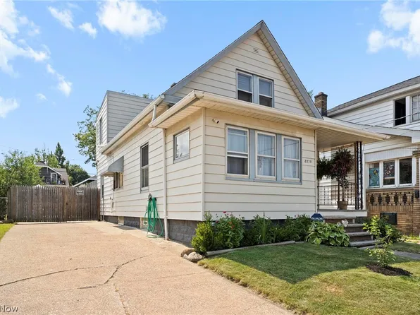 3270 W 122nd St, Cleveland, OH 44111