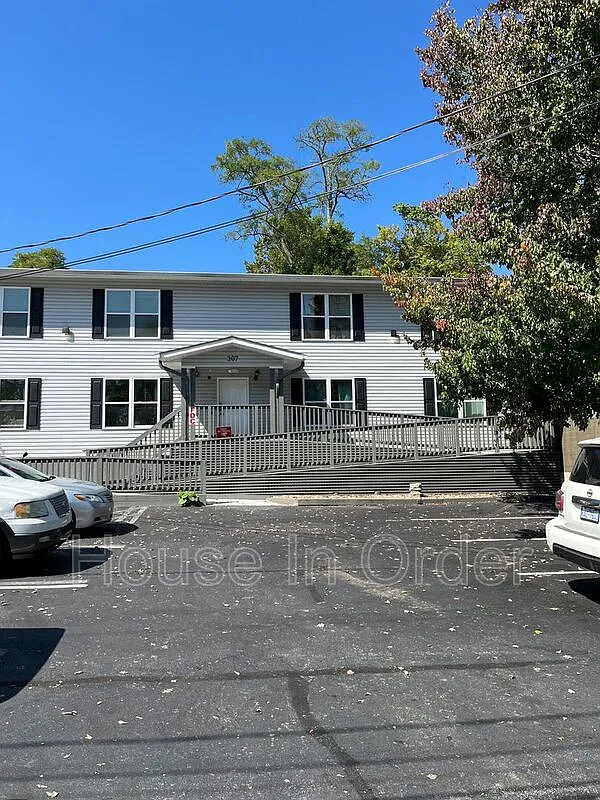 1 bed, 1.0 bath, $1,295 — Photo 2