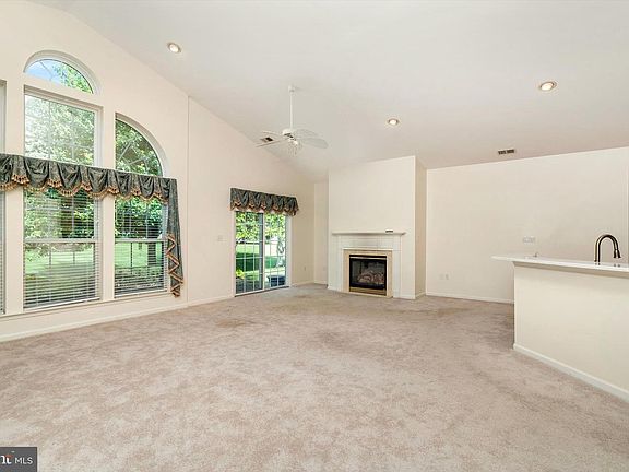 5th image of 10 Powderhorn Way