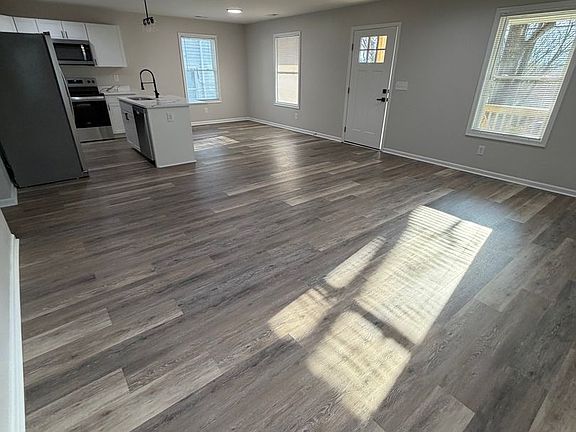 4th image of 2269 Aragon St