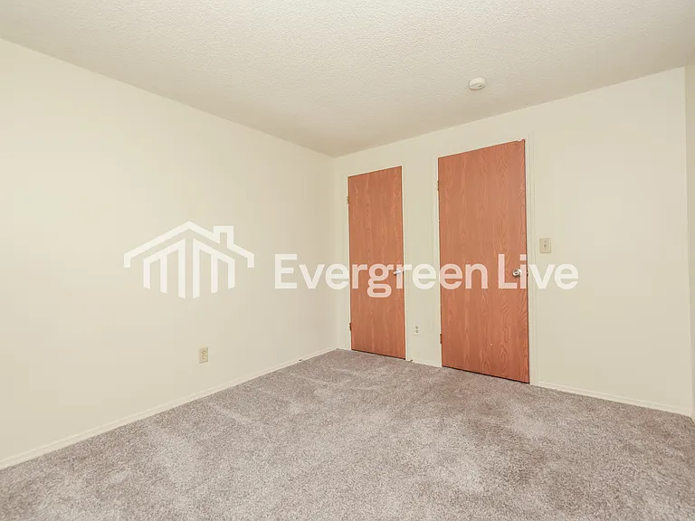 6492 Rolling Glen Dr — Photo 12