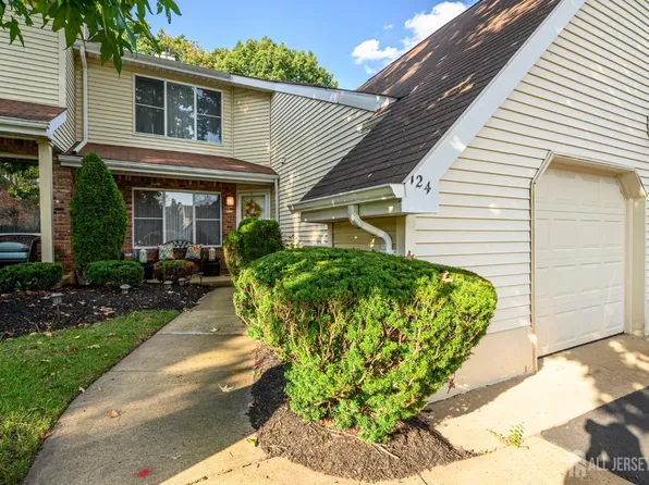 124 Nathan Dr, North Brunswick, NJ 08902