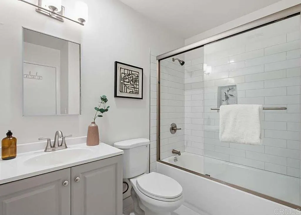 3 bed, 111 sqft, $1,700 — Photo 4