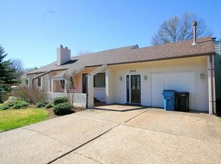 6976 S Rock Hill Rd, Saint Louis, MO 63123
